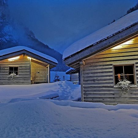 Huettenhotel Husky Lodge Muotathal Bagian luar foto