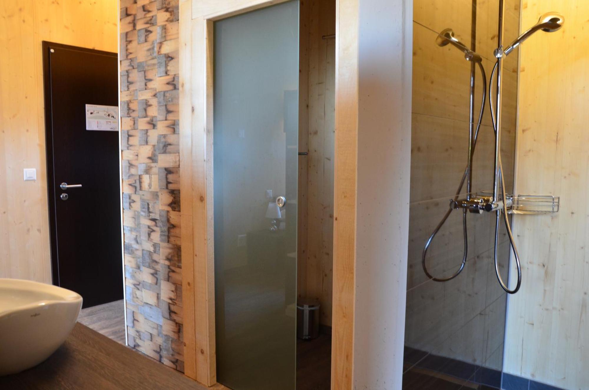 Huettenhotel Husky Lodge Muotathal Ruang foto