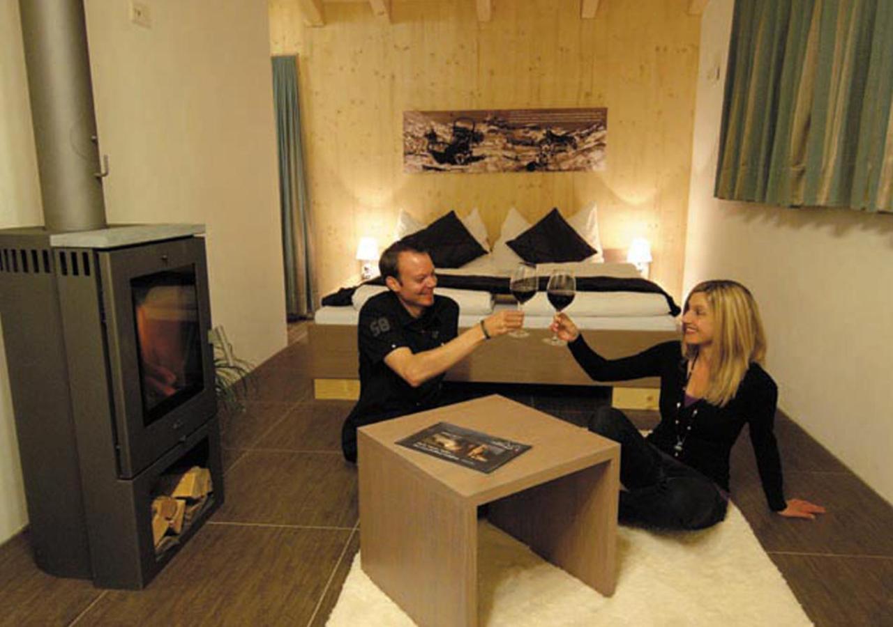 Huettenhotel Husky Lodge Muotathal Bagian luar foto