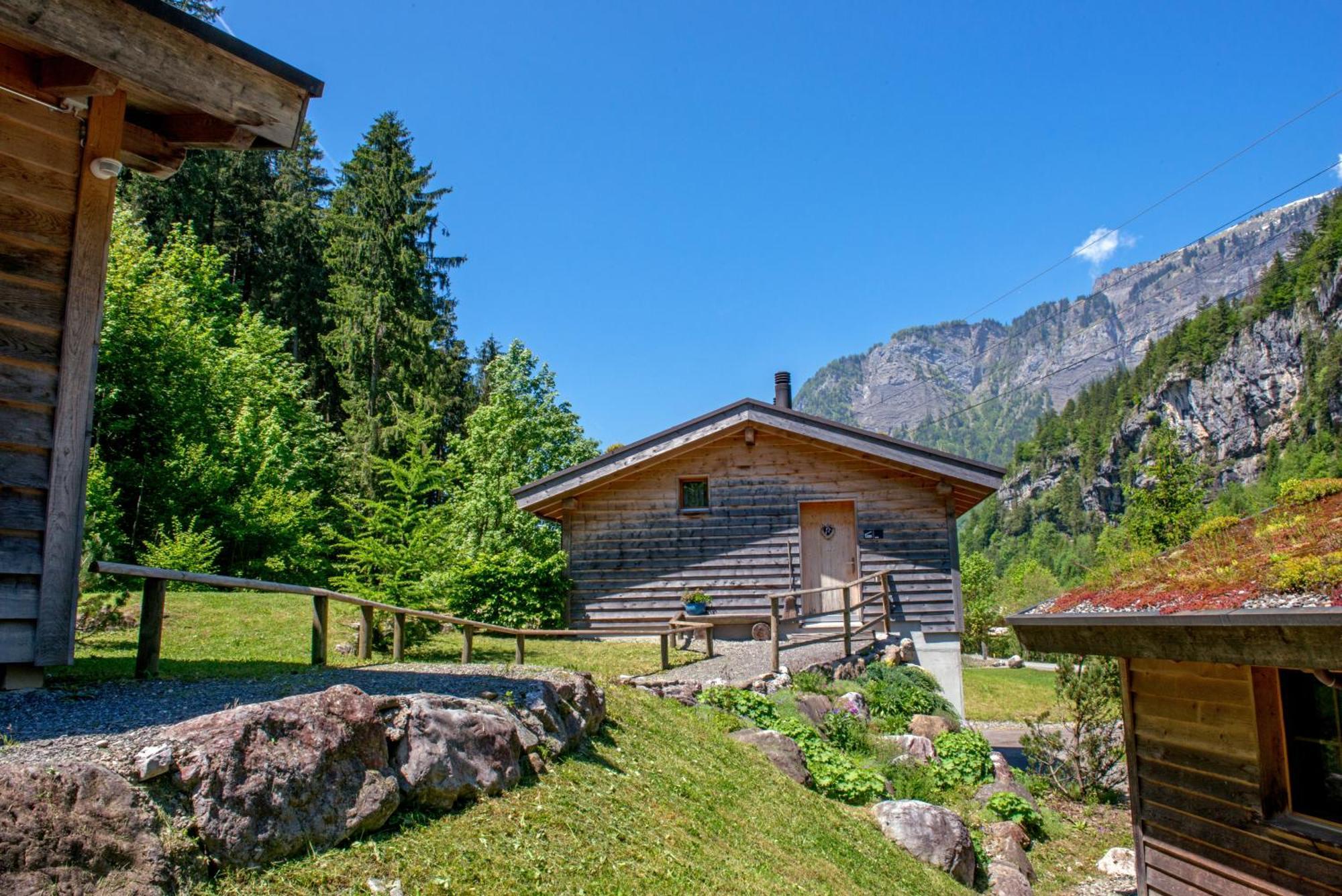 Huettenhotel Husky Lodge Muotathal Bagian luar foto