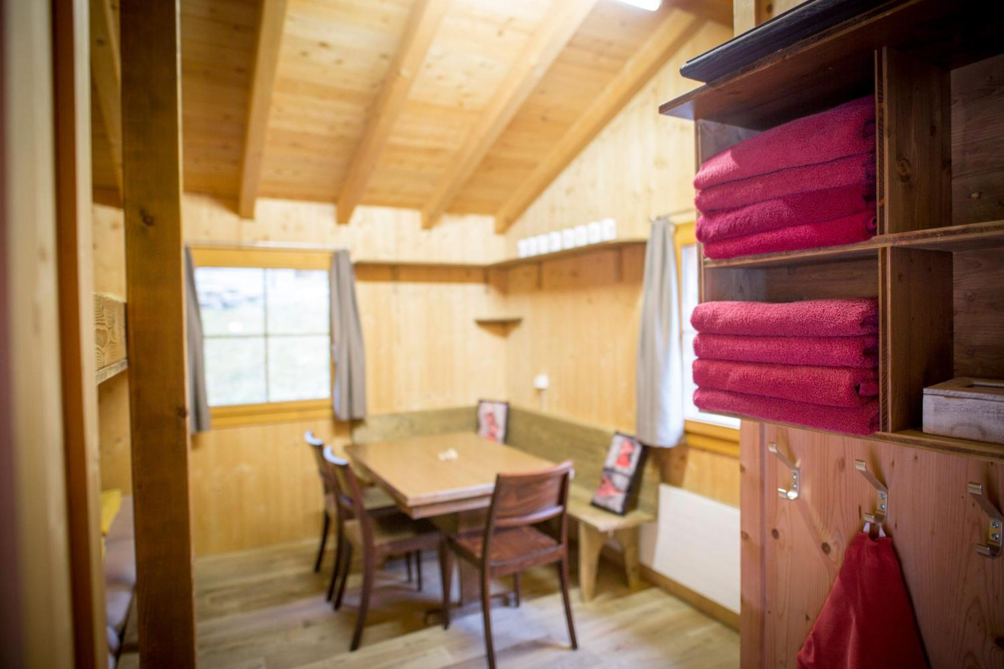 Huettenhotel Husky Lodge Muotathal Bagian luar foto