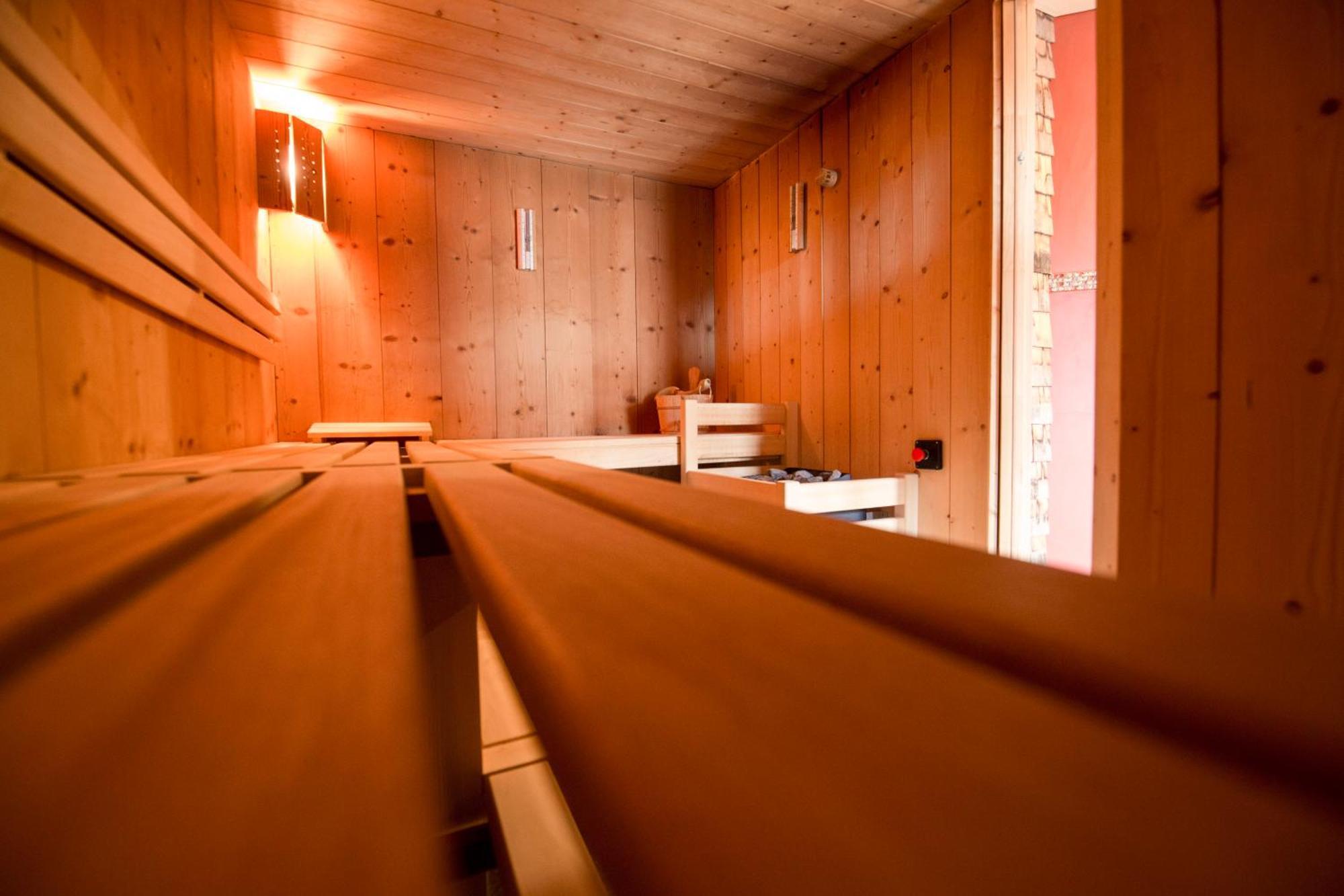 Huettenhotel Husky Lodge Muotathal Bagian luar foto