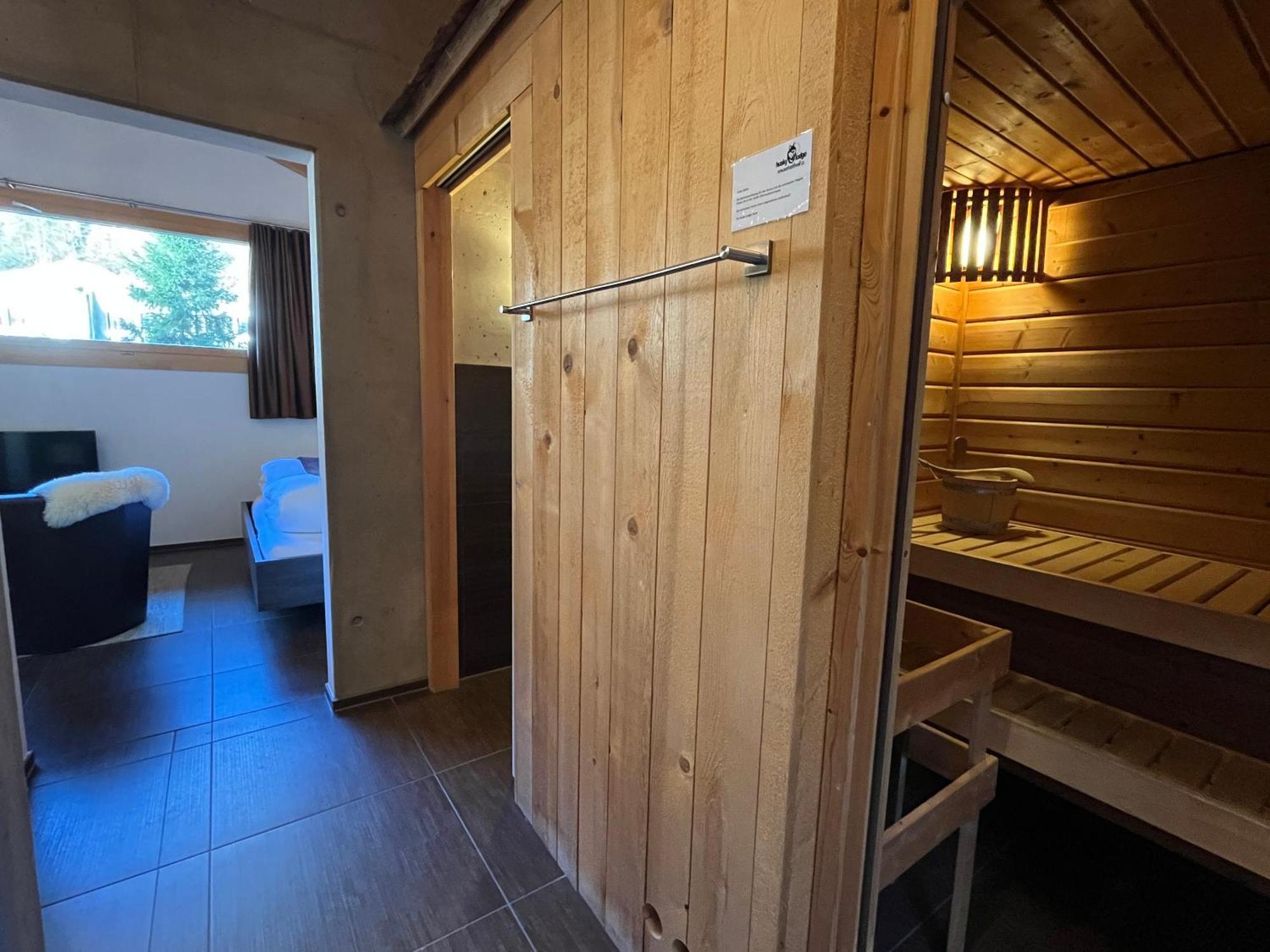 Huettenhotel Husky Lodge Muotathal Bagian luar foto