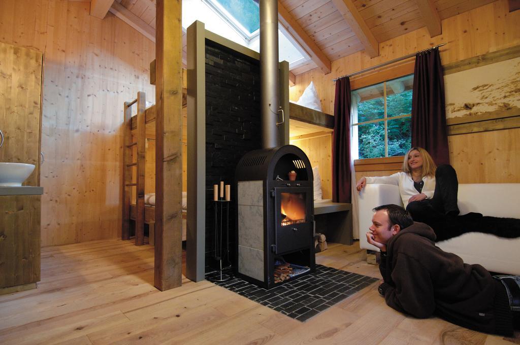 Huettenhotel Husky Lodge Muotathal Ruang foto