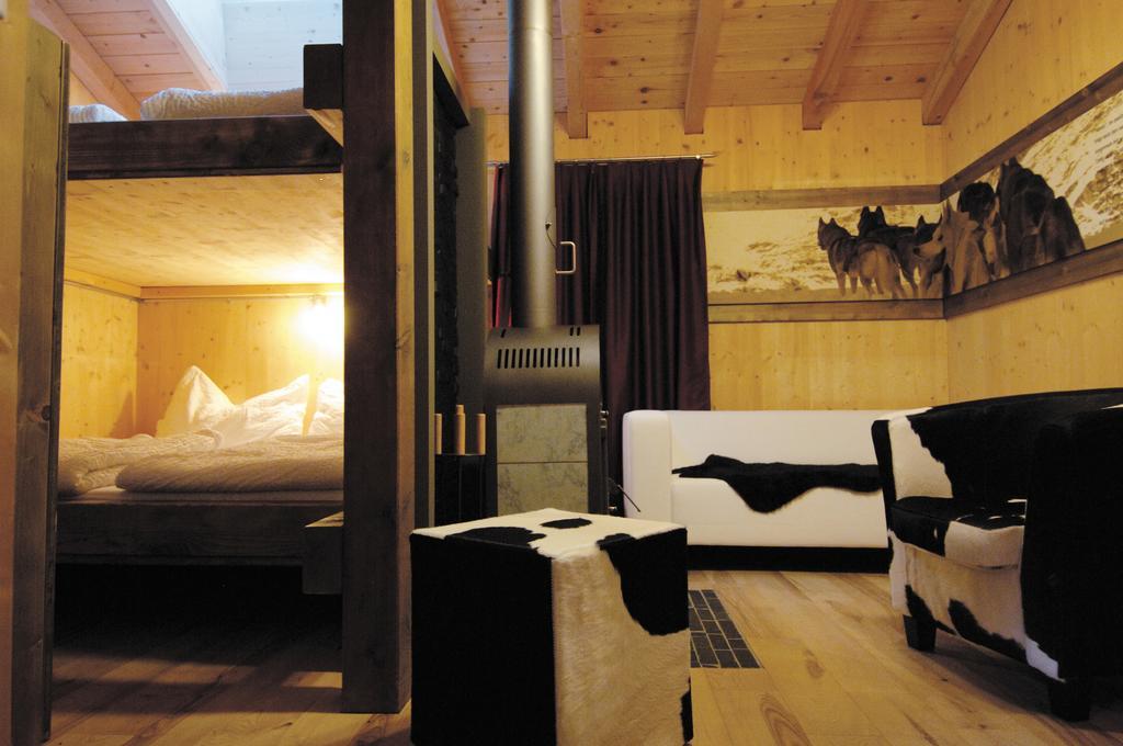 Huettenhotel Husky Lodge Muotathal Ruang foto