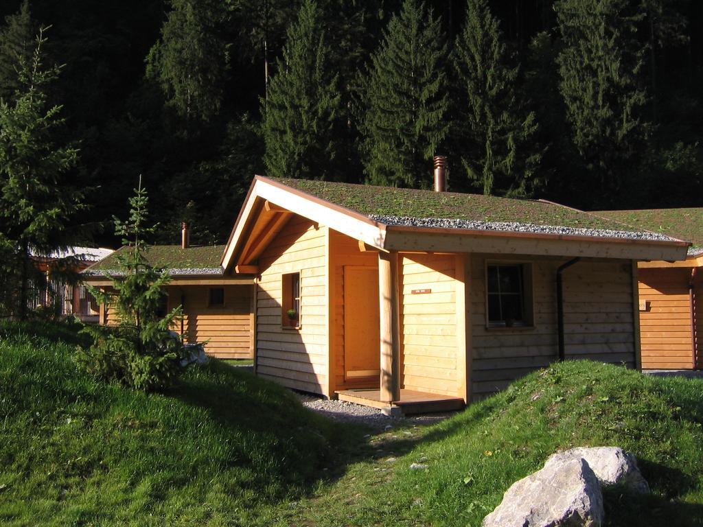 Huettenhotel Husky Lodge Muotathal Ruang foto